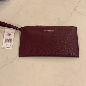 Michael kors lg zip clutch NWT